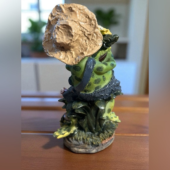 Vintage Spotted Bullfrog Farmer And Wife Garden Frog Statues 7 Inches High - Picture 7 of 12